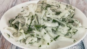 Маринованный лук к мясу, шашлыку или рыбе. Простой и вкусный рецепт