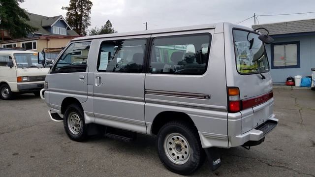 Mitsubishi Delica L300 GLX Wagon 1991year. 4X4, смотреть онлайн