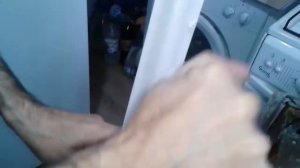КАК ЛЕГКО КЛЕИТЬ ПОТОЛОЧНЫЙ ПЛИНТУС с помощью клея и временных гвоздей