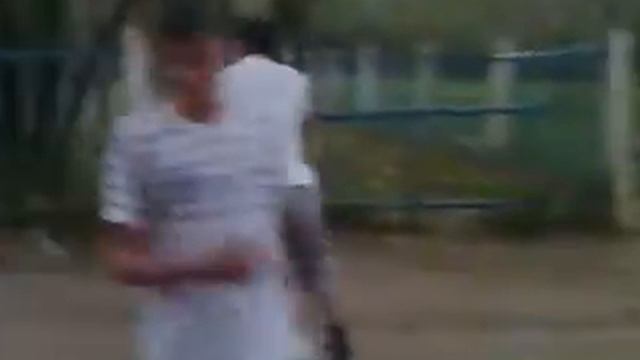 40-летний дядька упал с велика(смотреть до конца)Прикол смотреть онлайн