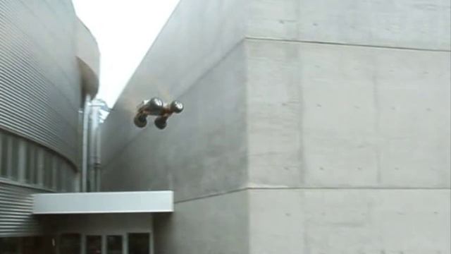 E-MAXX 3905 brushless bmx track massacre смотреть онлайн