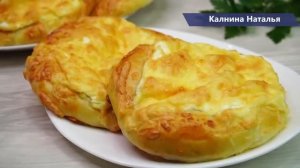 Всего 2 столовые ложки сметаны и тесто будет невесомым и мягким мягким.