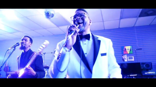 Rev. Matthew Mickens & The Highway Travelers "Time Is Winding Up" {Official Music Video} смотреть онлайн