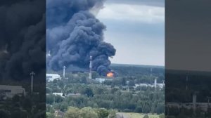 ? В Подмосковье крупный пожар. По предварительным данным в промзоне в Раменском горит склад одного