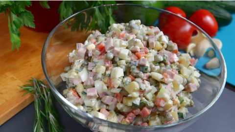 Салат ОЛИВЬЕ | Рецепт с ИДЕАЛЬНЫМИ ПРОПОРЦИЯМИ Eng Sub