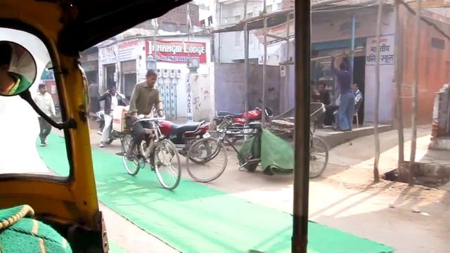 Индия, Агра. Поездка на мото-рикше. смотреть онлайн