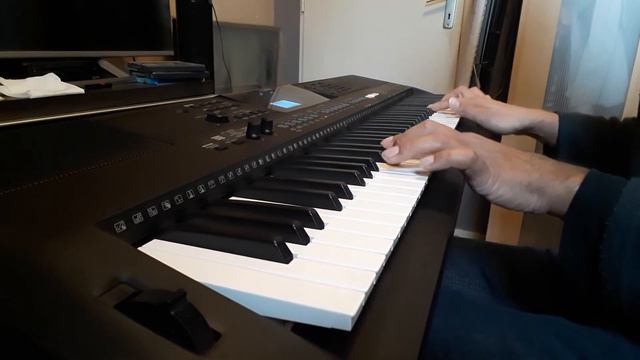 Cover au clavier Yamaha PSR EW410 / Bronski Beat - Smalltown Boy смотреть онлайн