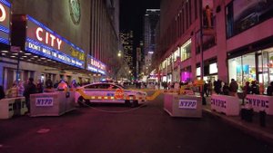 NYC Christmas✨Walking Bryant Park, Times Square, 5th Avenue, Rockefeller Center in December 2021