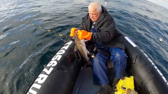 ЛОВИМ ТРОФЕИ В МОРЕ / CATCHING TROPHIES IN THE SEA
