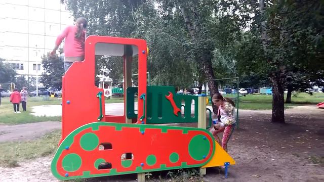 Дети против подростков на гулянии смотреть онлайн