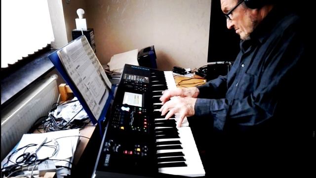 COOL GROOVY RHODES SOUND on MODX (self-edited) with a FUNKY SONG смотреть онлайн