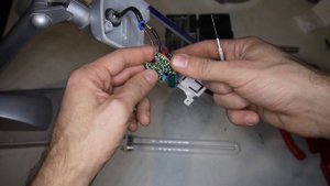 Настольная лампа мигает но не включается. Что делать? Ремонт