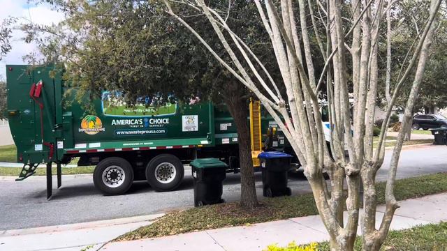 МАШИНА ДЛЯ СБОРА МУСОРА🫢 ЛОВКО ПОЛУЧАЕТСЯ 👍👍👍 смотреть онлайн