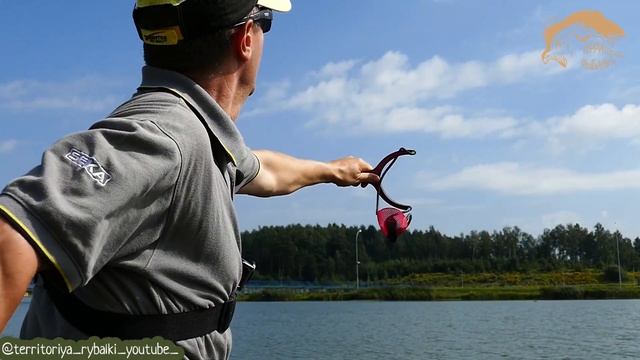 Фрагмент работы с рогаткой при ловле матчем смотреть онлайн