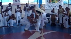 Bernardo jogando capoeira