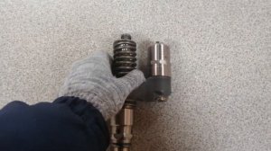 71. Насос форсунка двигателя PDE / 1943974 Скания