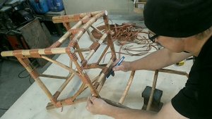 Плетение ПВХ ротангом. Плетеный стул часть2.