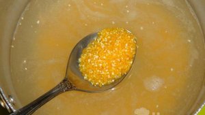 Кукурузная каша с сосисками