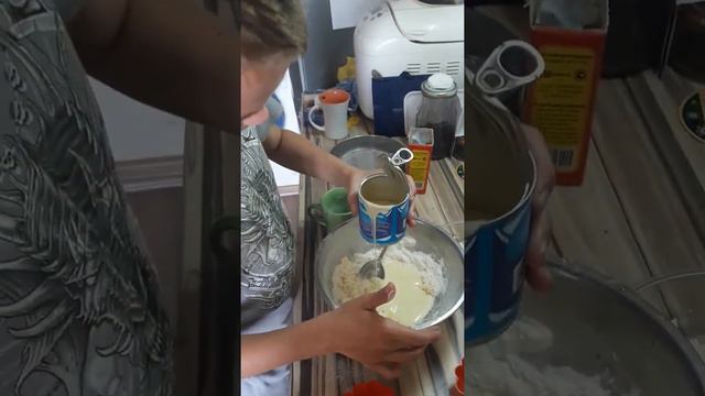 Кекс із згущеного молока смотреть онлайн