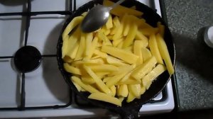 Жареная картошка с лучком на сале (просто и быстро)