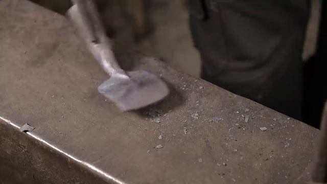 Blacksmithing - Forging a skillet  frying pan.mp4