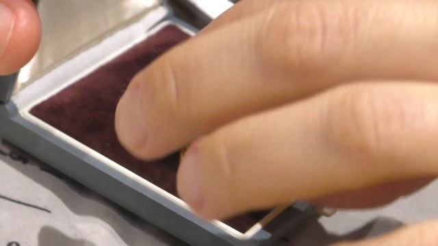 Янтарь с природными дефектами - черная паутинка и раковины на янтаре. Хорошо или плохо?