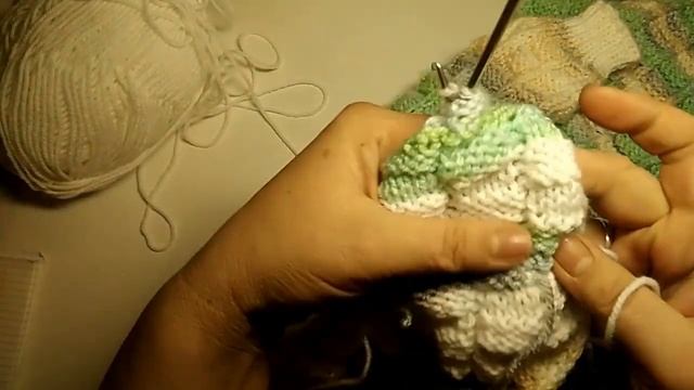 Как соединить нитки при вязании. Просто и удобно для разноцветных нитей. смотреть онлайн