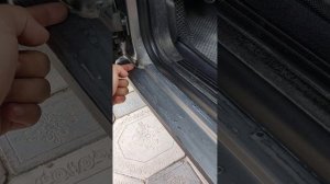 Установка пластиковое накладка на порог Ауди 100 С4