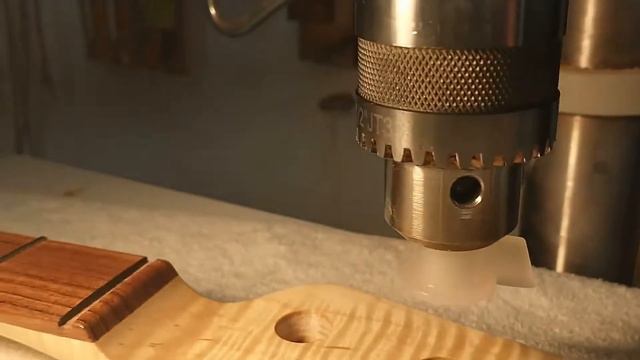 Bass Tuner Bushing Install Hack смотреть онлайн