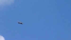 Пролёты истребителя на малой высоте с большой скоростью.