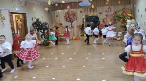 Песня-танец Бабка Ёжка, выгляни в окошко.