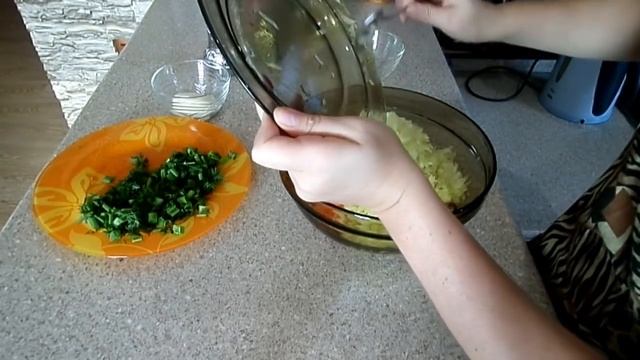 Куриные оладьи с кабачками. Вкусные куриные оладушки с овощами смотреть онлайн