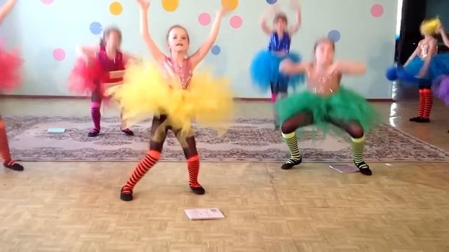 Песня "Девчонки и мальчишки" смотреть онлайн