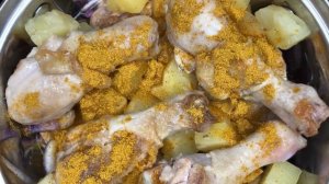 Курица с ананасами в карри - сметанном соусе! Очень вкусный и не обычный рецепт