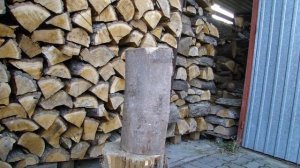 Fiskars a19 axe splitting wood, fiskars axe a19 size between x17 and x25