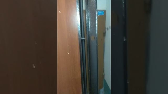 121 серия. Монтаж входной двери Промет Спец БМД Про в проём с заливной металлической коробкой.