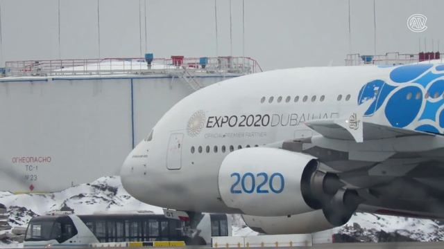 A-380 Emirates, посадка в аэропорту Домодедово, 23.12.20. смотреть онлайн