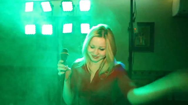 He can only hold her. Canon EOS 5D Mark 3. смотреть онлайн