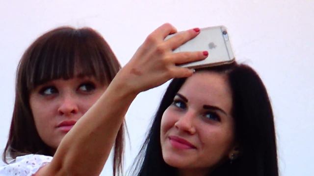 КАК СО СТОРОНЫ ВЫГЛЯДИТ СЕЛФИ смотреть онлайн