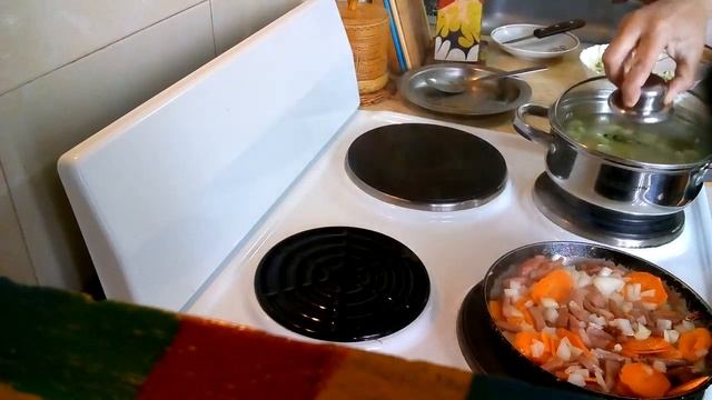 Кабачковый суп с колбасой. смотреть онлайн