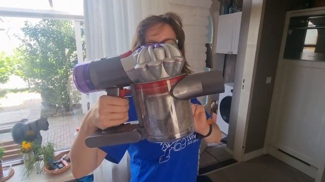 Тестуємо пилосос Dyson v8. Aбо прибирання будинку в Нідерландах. #дайсон #українськийконтент #dyson смотреть онлайн