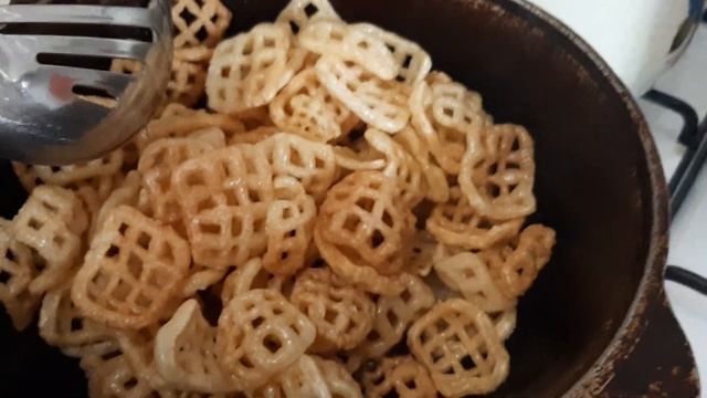 Жарим с мамой снеки хворост