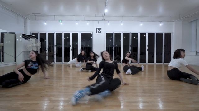 Lazy Flow & B.Ames - Vogue  JINJU Voguing