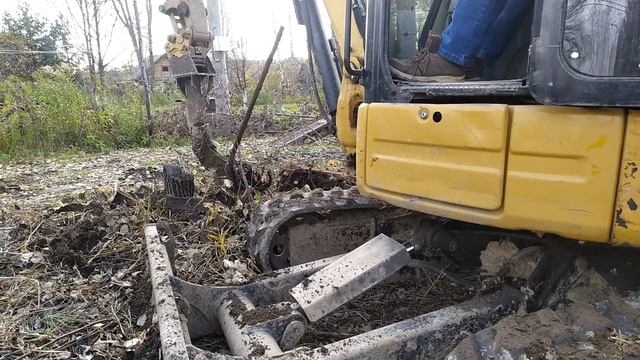Корчевание пней, клык рыхлитель. CAT 303.5 смотреть онлайн