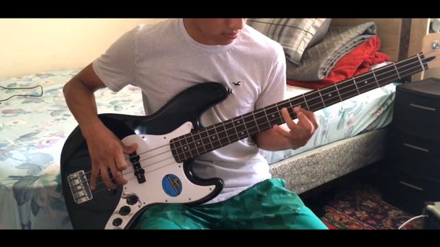 Squier by fender bass original strings vs DR HI-BEAMS bass strings sound comparison смотреть онлайн