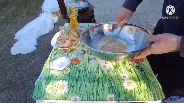 Жарим сыроежки на печке. Fry russula on the stove. смотреть онлайн