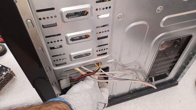 Building budget PC in an old PC Case - GTX 1060 | i7 3770 | 16 GB RAM | 240GB SSD смотреть онлайн