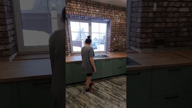 Эвкалиптовая красотка 💚 Кухонный гарнитур в частный дом. п. Малиновка