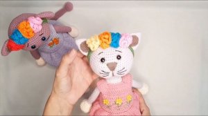 Кошечки-сестрички  (видеообзор)    Вязание крючком   Kitties-sisters  A pattern preview