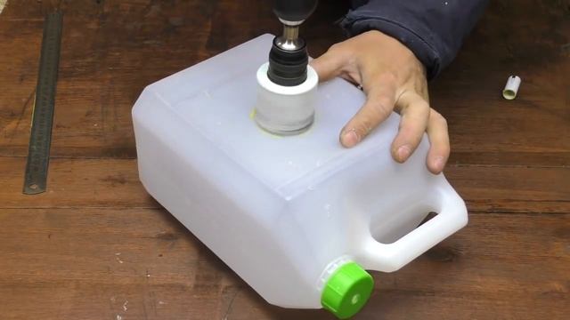 Идея из пластиковой канистры! Получилась классная катушка для кабеля!